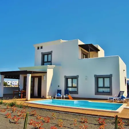 Playa Blanca Sleeps 6 Wifi T691309 Villa